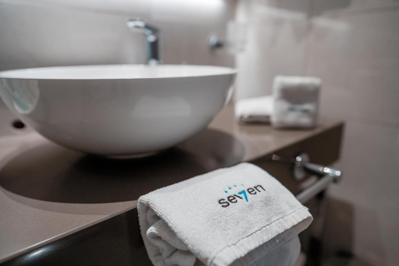 Hotel Seven Villach Bagian luar foto